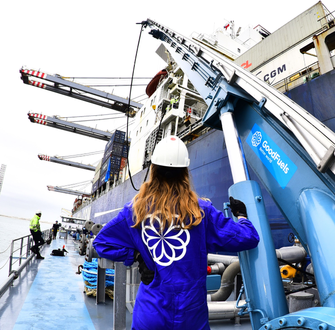 Header - Girl on ship from behind